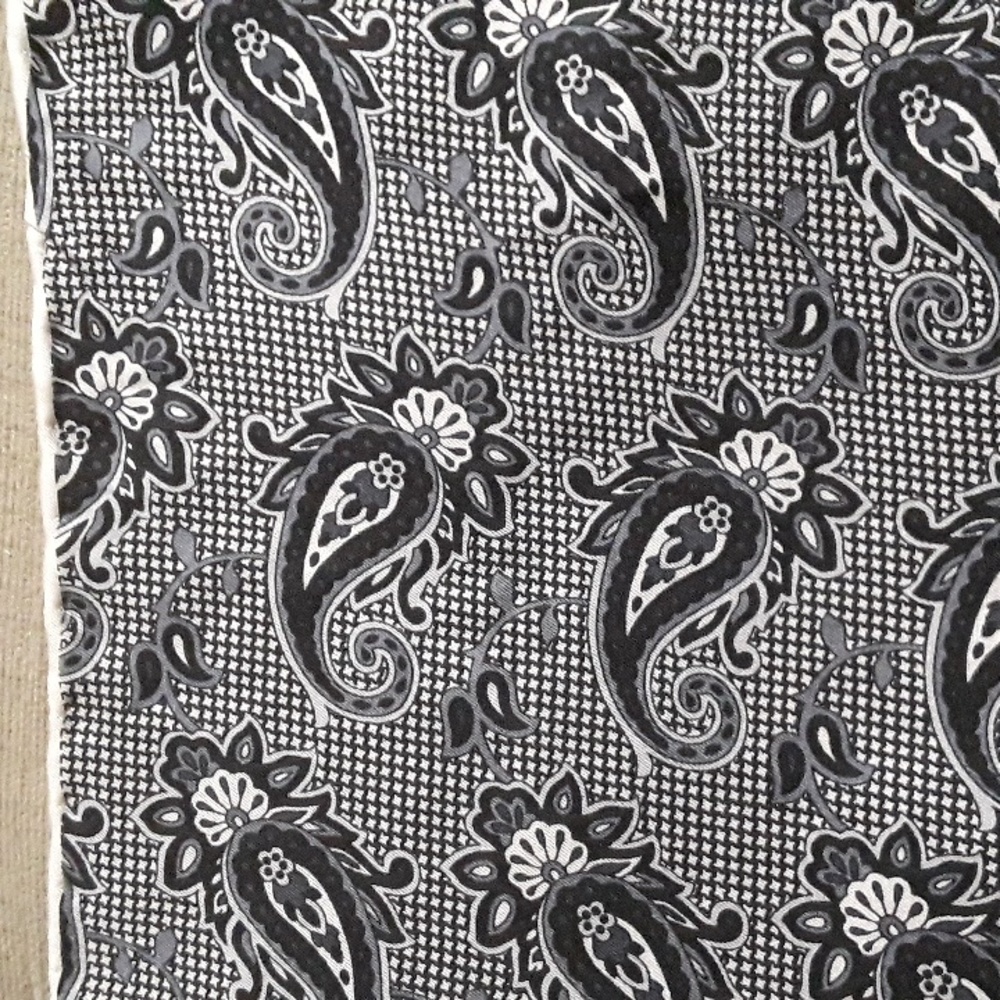 Michelsons 100% Silk 4 Corners Pocket Square Gray/Black Approximately 16" X 16"